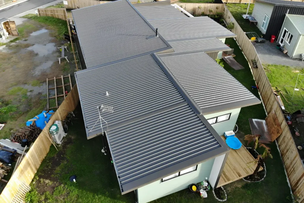 Experienced Roofing Company Paraparaumu performing Roofing Kapiti Coast installation with durable materials and expert craftsmanship.
